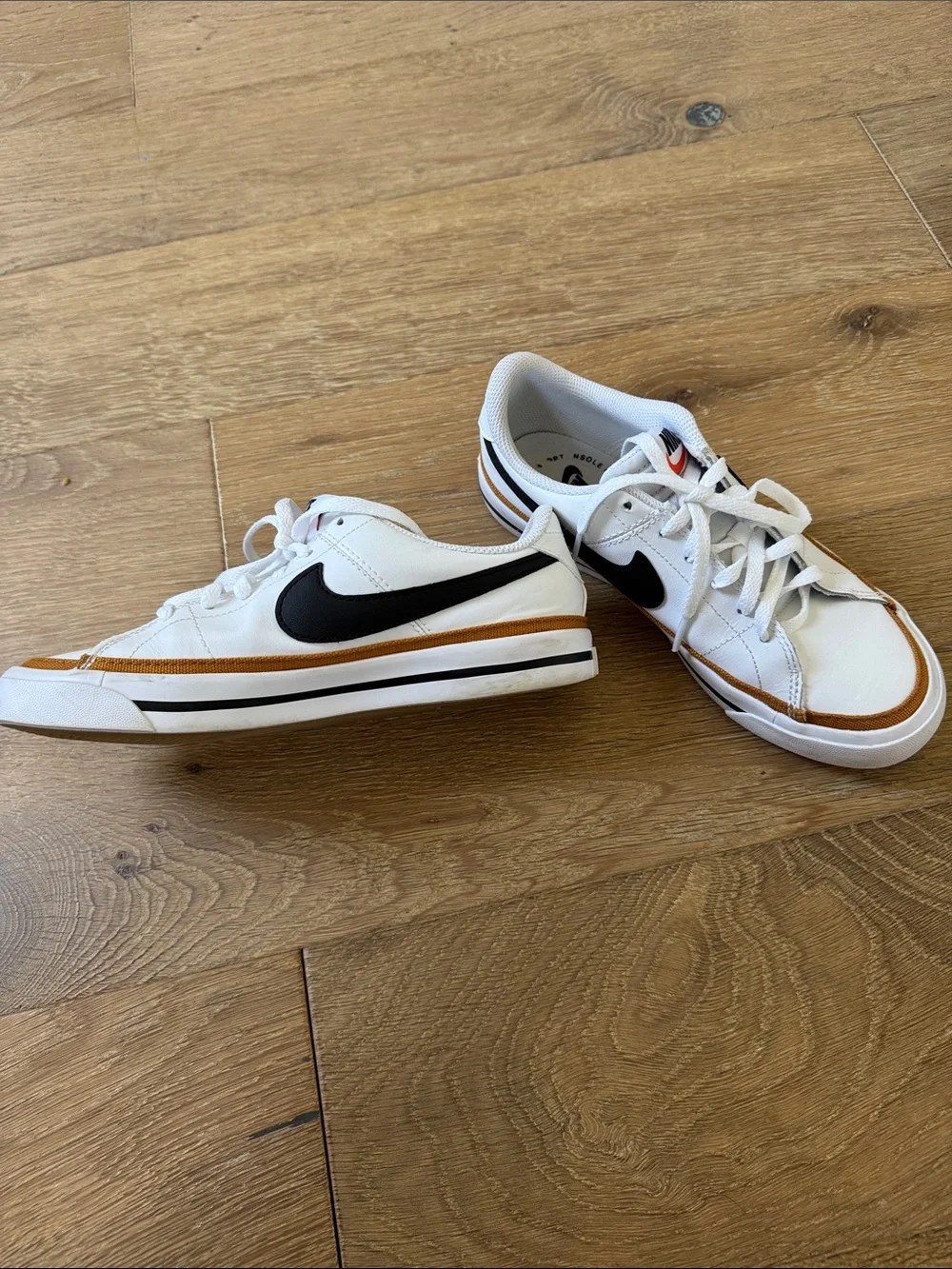 Nike Court Legacy